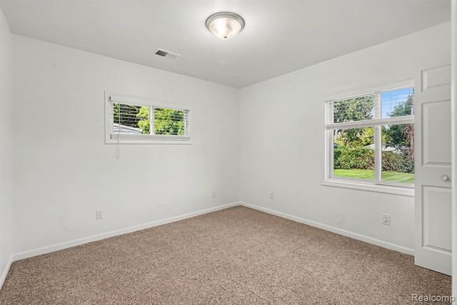 20 W New York Avenue, Pontiac, MI 48340