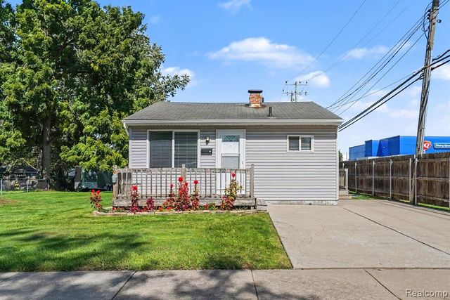 20 W New York Avenue, Pontiac, MI 48340