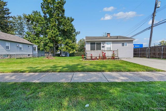20 W New York Avenue, Pontiac, MI 48340