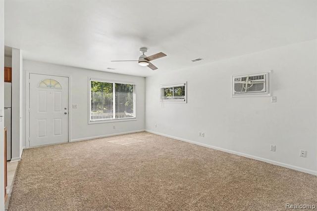 20 W New York Avenue, Pontiac, MI 48340
