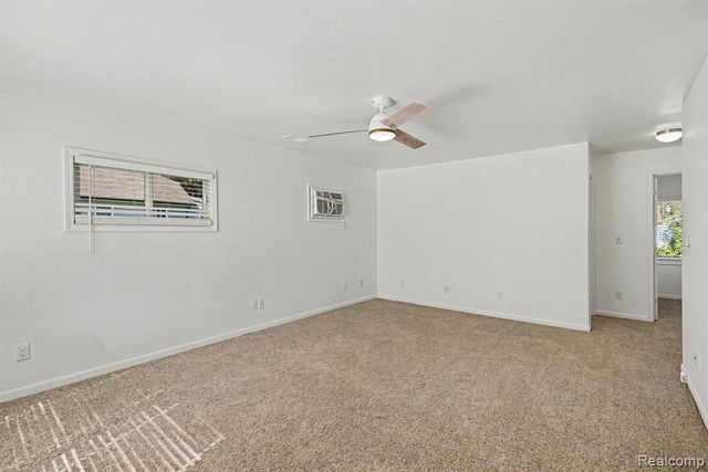 20 W New York Avenue, Pontiac, MI 48340