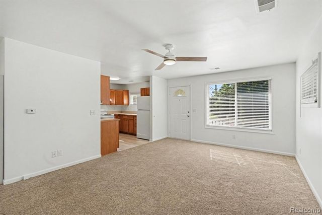 20 W New York Avenue, Pontiac, MI 48340