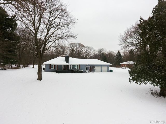 2172 Ostrum Drive, Waterford Charter Township, MI 48328