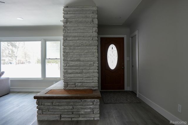 2172 Ostrum Drive, Waterford Charter Township, MI 48328