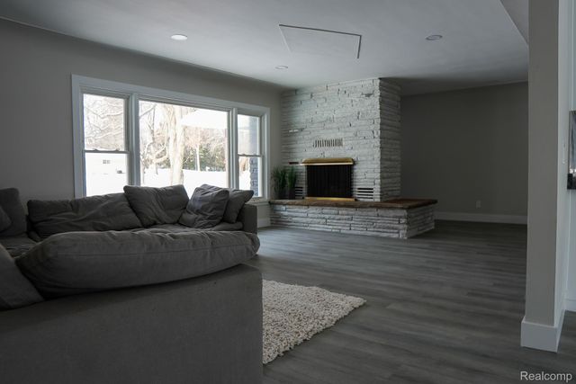 2172 Ostrum Drive, Waterford Charter Township, MI 48328