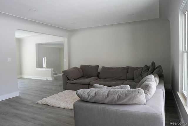 2172 Ostrum Drive, Waterford Charter Township, MI 48328