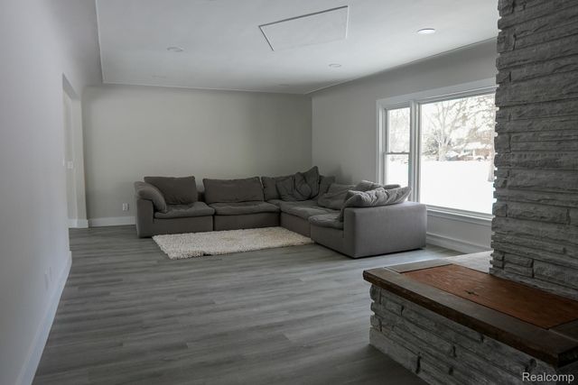 2172 Ostrum Drive, Waterford Charter Township, MI 48328