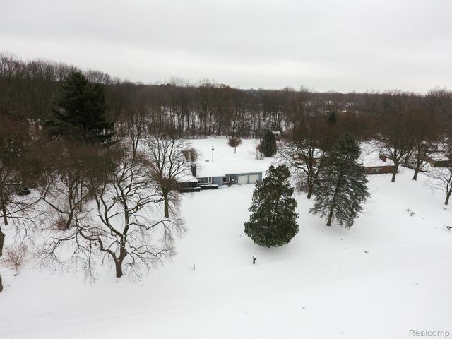 2172 Ostrum Drive, Waterford Charter Township, MI 48328