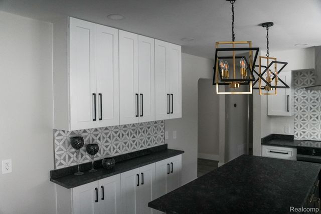 2172 Ostrum Drive, Waterford Charter Township, MI 48328