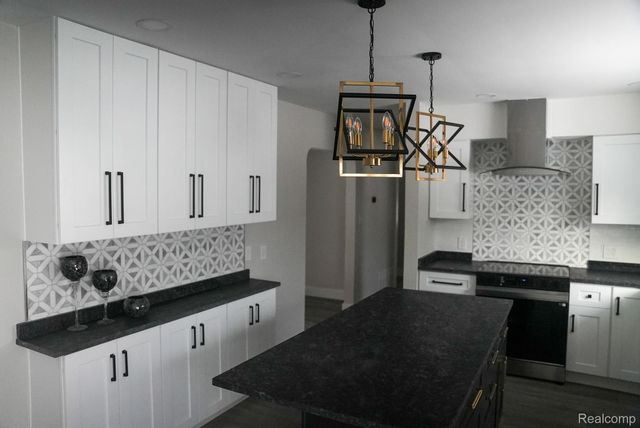 2172 Ostrum Drive, Waterford Charter Township, MI 48328