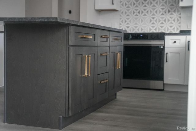 2172 Ostrum Drive, Waterford Charter Township, MI 48328