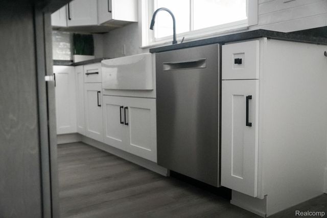 2172 Ostrum Drive, Waterford Charter Township, MI 48328