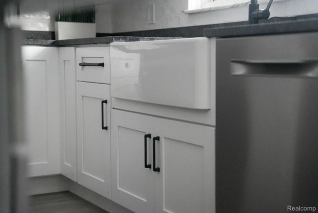 2172 Ostrum Drive, Waterford Charter Township, MI 48328