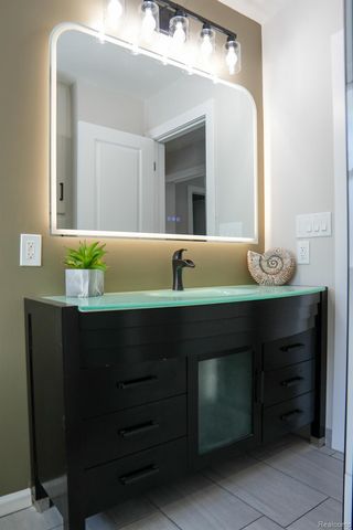 2172 Ostrum Drive, Waterford Charter Township, MI 48328