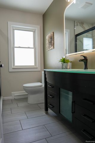 2172 Ostrum Drive, Waterford Charter Township, MI 48328