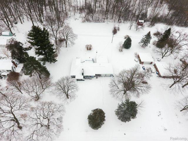 2172 Ostrum Drive, Waterford Charter Township, MI 48328