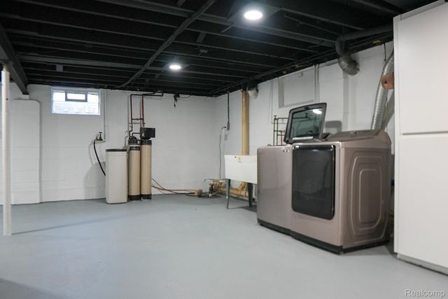 2172 Ostrum Drive, Waterford Charter Township, MI 48328