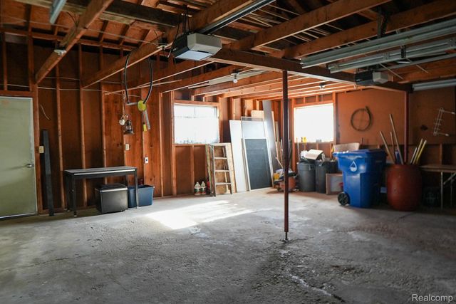 2172 Ostrum Drive, Waterford Charter Township, MI 48328