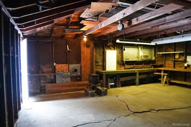 2172 Ostrum Drive, Waterford Charter Township, MI 48328