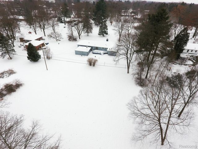 2172 Ostrum Drive, Waterford Charter Township, MI 48328