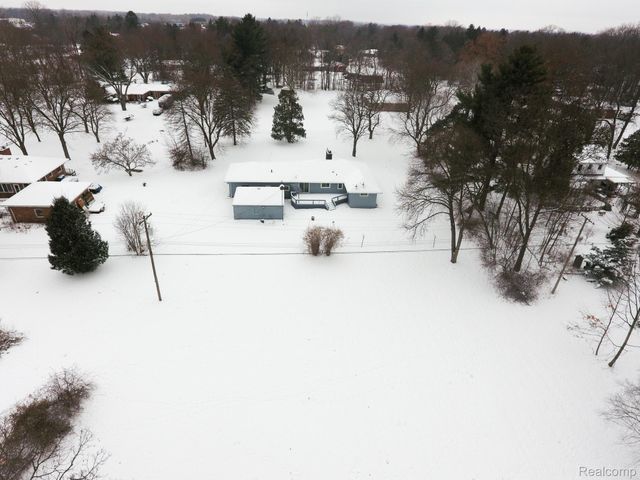 2172 Ostrum Drive, Waterford Charter Township, MI 48328