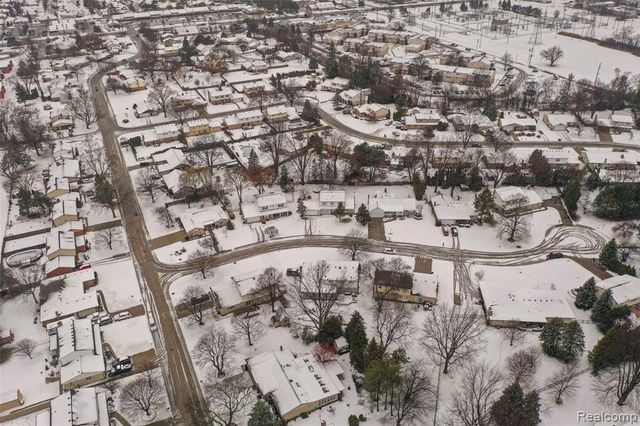 39735 Bonnie Court, Clinton Township, MI 48038