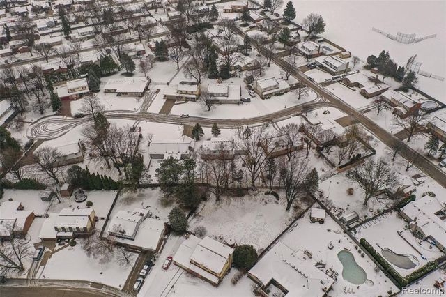 39735 Bonnie Court, Clinton Township, MI 48038