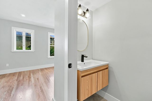 748 Mount Auburn St. 748, Watertown, MA 02472