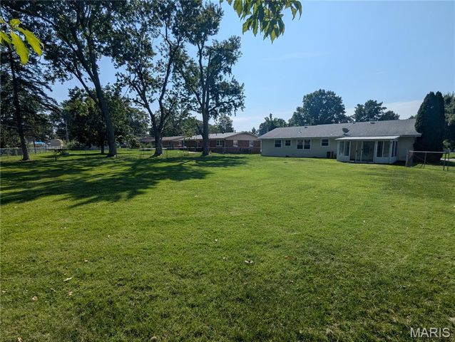 213 Lakeland Boulevard, Swansea, IL 62226