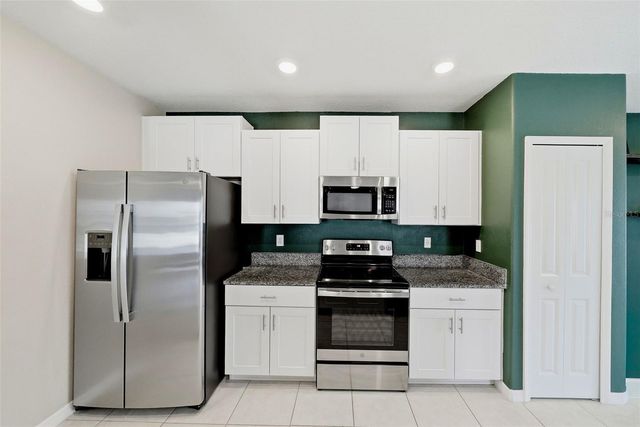 6298 BAR S BAR TRAIL, Zephyrhills, FL 33541
