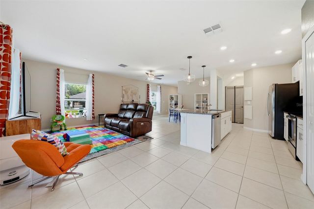 6298 BAR S BAR TRAIL, Zephyrhills, FL 33541
