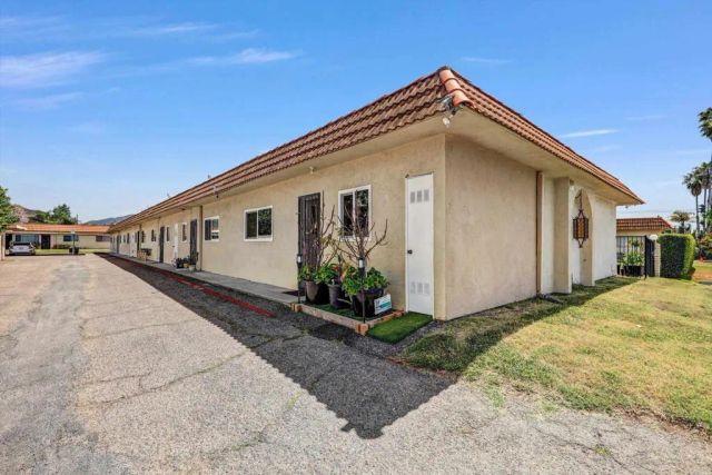2012 E Mission Avenue 6, Escondido, CA 92027