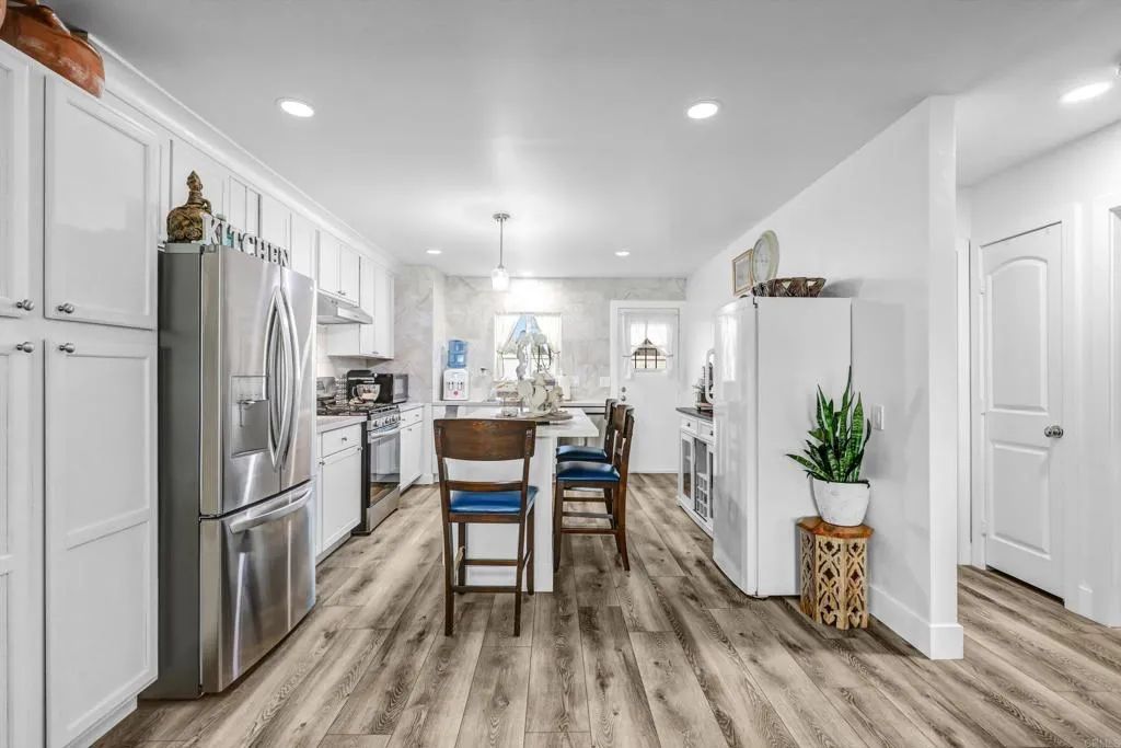2012 E Mission Avenue 6, Escondido, CA 92027