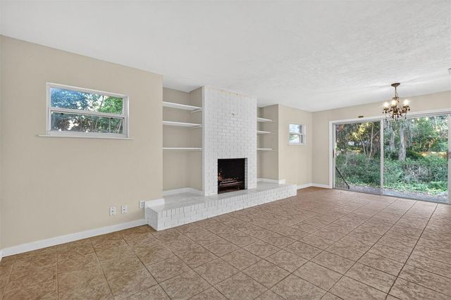 914 NE 6TH AVENUE, Gainesville, FL 32601