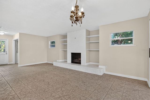 914 NE 6TH AVENUE, Gainesville, FL 32601