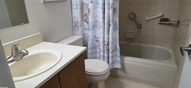 31827 Nardelli Lane, Roseville, MI 48066