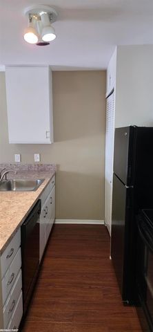 31827 Nardelli Lane, Roseville, MI 48066