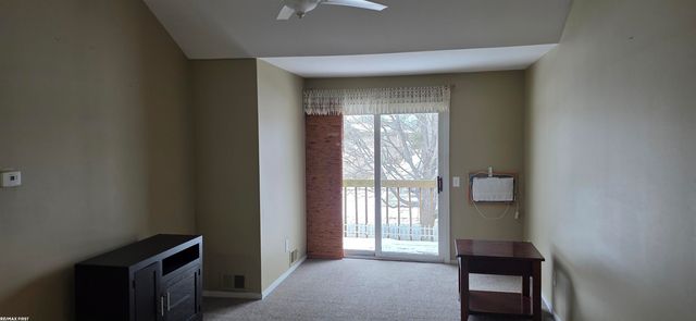 31827 Nardelli Lane, Roseville, MI 48066