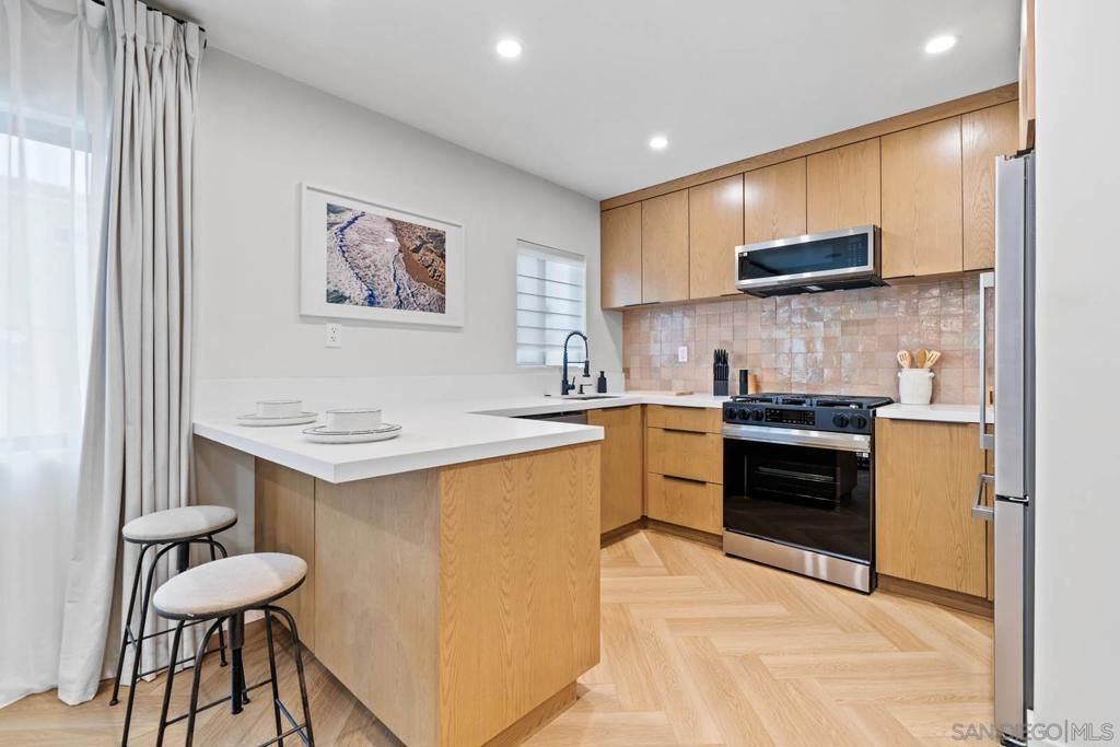 Image 31 of property listing at 7372 Fay Ave, La Jolla, CA 92037