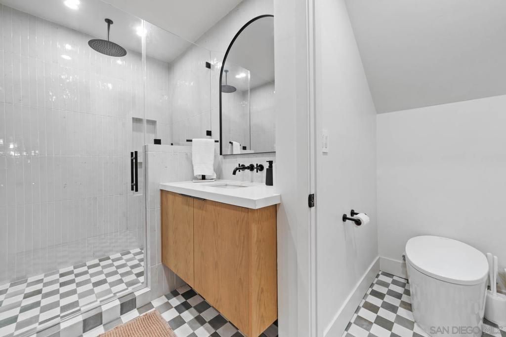 Image 35 of property listing at 7372 Fay Ave, La Jolla, CA 92037