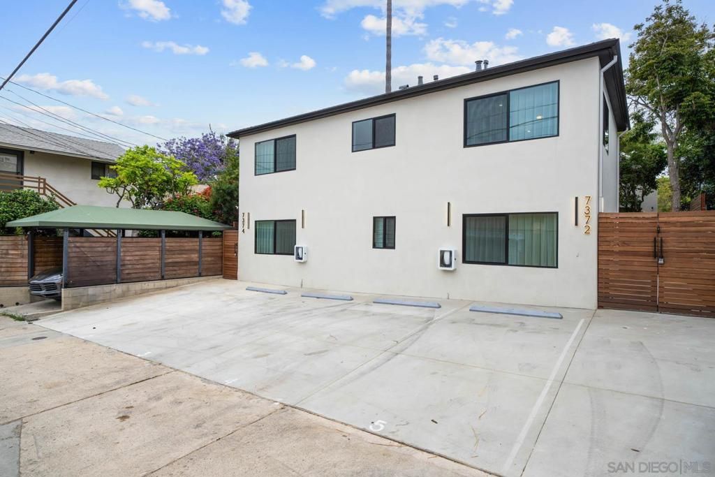 Image 41 of property listing at 7372 Fay Ave, La Jolla, CA 92037