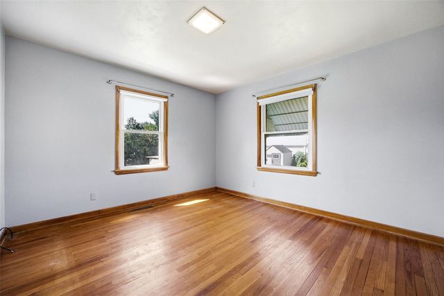 4731 Mount Vernon Rd, Cedar Rapids, IA 52403