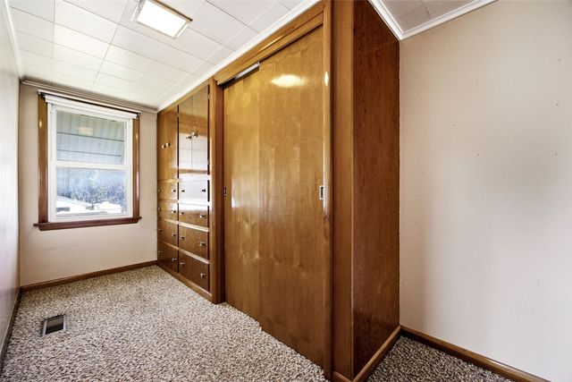 4731 Mount Vernon Rd, Cedar Rapids, IA 52403