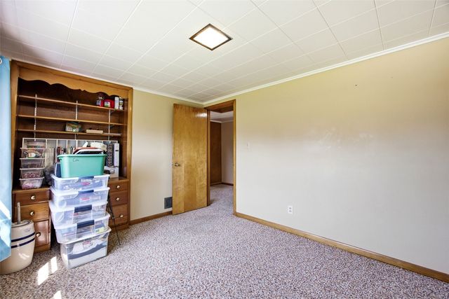 4731 Mount Vernon Rd, Cedar Rapids, IA 52403