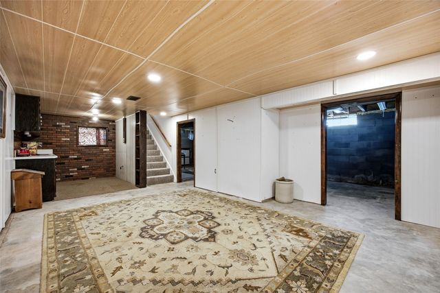 4731 Mount Vernon Rd, Cedar Rapids, IA 52403