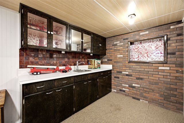 4731 Mount Vernon Rd, Cedar Rapids, IA 52403