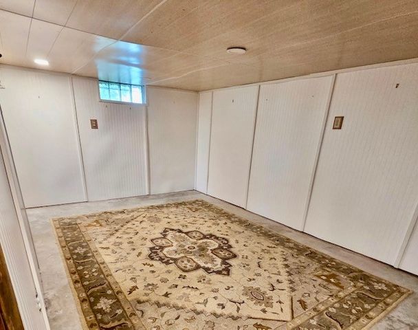 4731 Mount Vernon Rd, Cedar Rapids, IA 52403