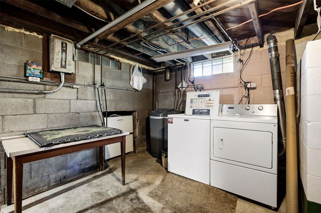 4731 Mount Vernon Rd, Cedar Rapids, IA 52403