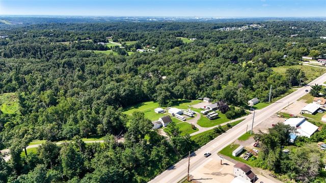 4731 Mount Vernon Rd, Cedar Rapids, IA 52403