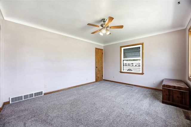 4731 Mount Vernon Rd, Cedar Rapids, IA 52403